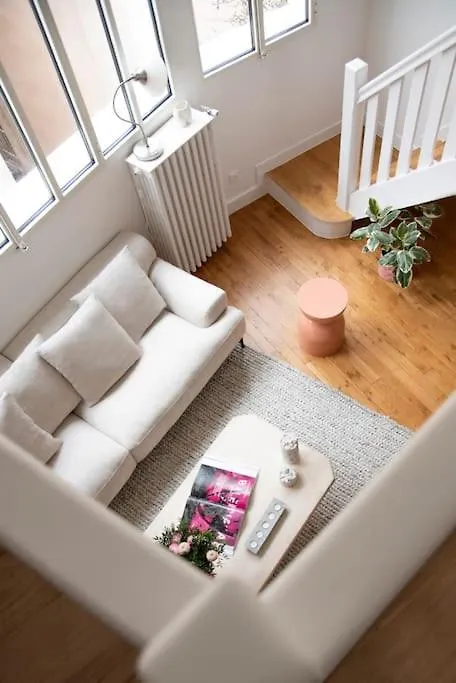 Triplex Lumineux Avec Balcon - 500M Champs Elysees Paris Appartement