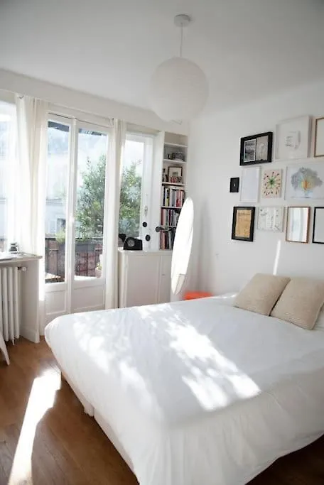 Triplex Lumineux Avec Balcon - 500M Champs Elysees Paris 0*,  France