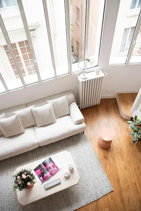 Triplex Lumineux Avec Balcon - 500M Champs Elysees Paris Apartment