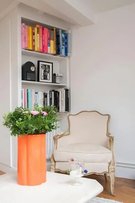 Triplex Lumineux Avec Balcon - 500M Champs Elysees Paris