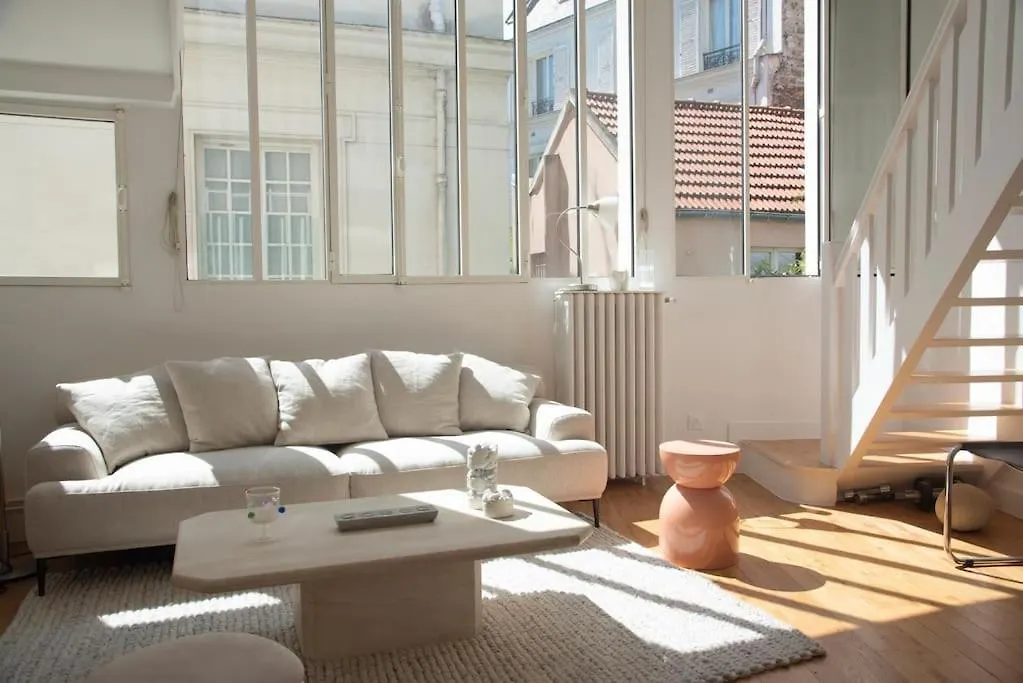 Triplex Lumineux Avec Balcon - 500M Champs Elysees location